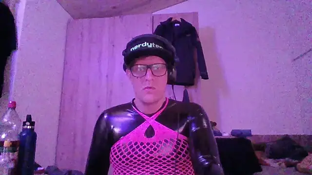 Snapshot of Bigthroaterboy chatting on October 18, 2025, 3:41 am Bigthroaterboy online show from October 18, 2025, 3:41 am