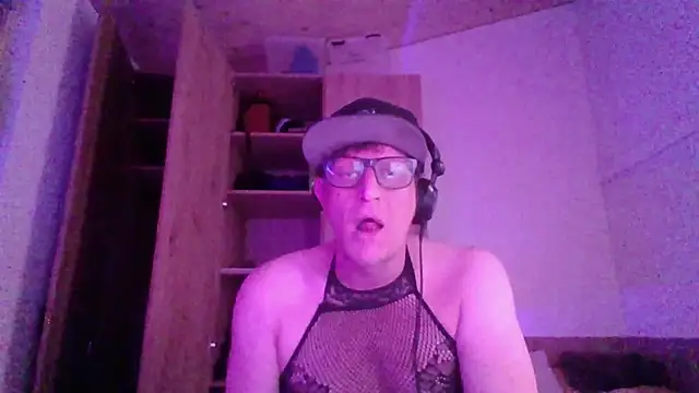 Snapshot of Bigthroaterboy chatting on November 9, 2025, 6:56 pm Bigthroaterboy online show from November 9, 2025, 6:56 pm