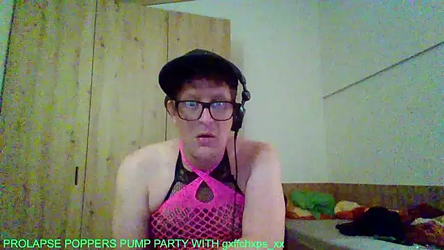 Snapshot of Bigthroaterboy chatting on September 14, 2025, 4:13 am Bigthroaterboy online show from September 14, 2025, 4:13 am