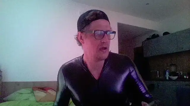 Snapshot of Bigthroaterboy chatting on March 20, 2026, 4:30 pm Bigthroaterboy online show from March 20, 2026, 4:30 pm