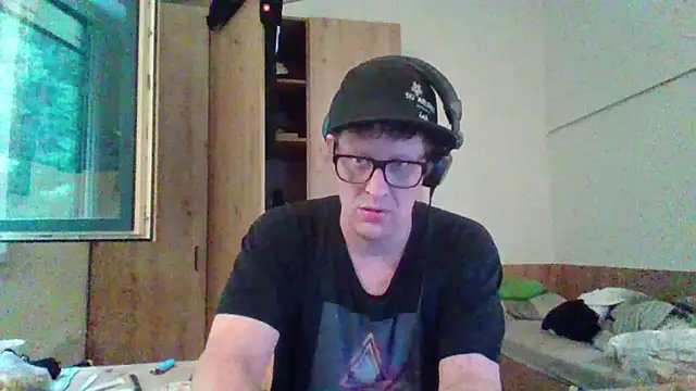 Snapshot of Bigthroaterboy chatting on September 8, 2025, 4:17 pm Bigthroaterboy online show from September 8, 2025, 4:17 pm