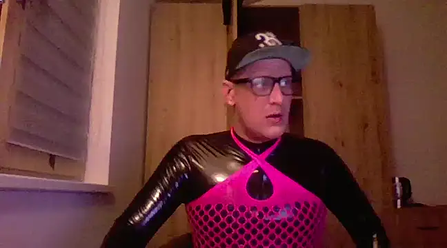 Snapshot of Bigthroaterboy chatting on February 19, 2025, 9:03 pm Bigthroaterboy online show from February 19, 2025, 9:03 pm