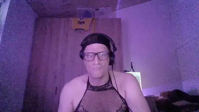 Snapshot of Bigthroaterboy chatting on November 8, 2025, 2:42 pm Bigthroaterboy online show from November 8, 2025, 2:42 pm