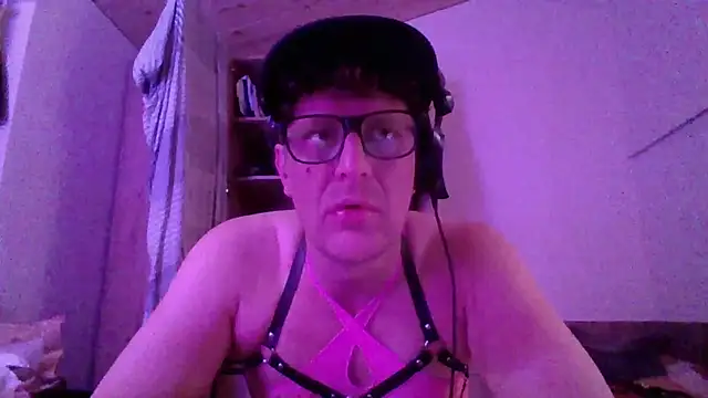 Snapshot of Bigthroaterboy chatting on October 22, 2025, 5:01 pm Bigthroaterboy online show from October 22, 2025, 5:01 pm