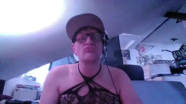 Snapshot of Bigthroaterboy chatting on October 29, 2025, 9:19 am Bigthroaterboy online show from October 29, 2025, 9:19 am