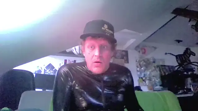 Bigthroaterboy online show from May 8, 2026, 5:17 pm