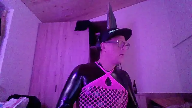 Snapshot of Bigthroaterboy chatting on October 4, 2025, 8:21 pm Bigthroaterboy online show from October 4, 2025, 8:21 pm