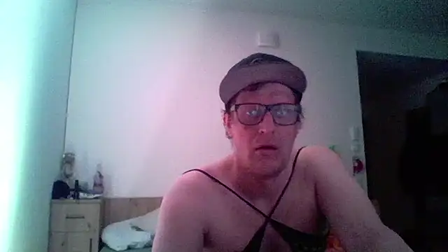 Bigthroaterboy online show from April 5, 2026, 8:04 pm