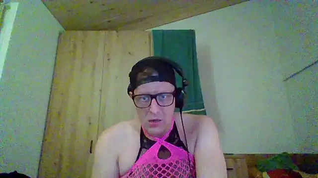 Snapshot of Bigthroaterboy chatting on September 24, 2025, 5:19 pm Bigthroaterboy online show from September 24, 2025, 5:19 pm