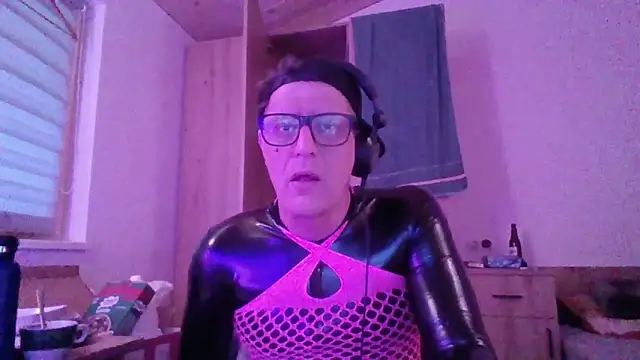 Snapshot of Bigthroaterboy chatting on October 3, 2025, 6:04 am Bigthroaterboy online show from October 3, 2025, 6:04 am