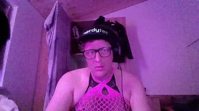 Snapshot of Bigthroaterboy chatting on October 21, 2025, 11:37 pm Bigthroaterboy online show from October 21, 2025, 11:37 pm