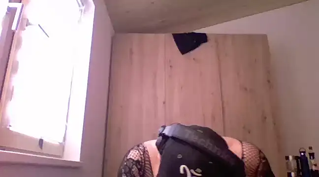 Snapshot of Bigthroaterboy chatting on February 14, 2025, 2:44 pm Bigthroaterboy online show from February 14, 2025, 2:44 pm