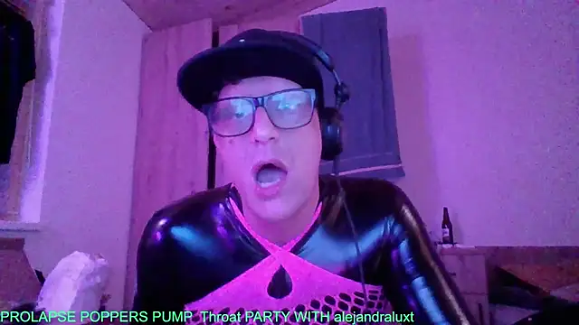 Snapshot of Bigthroaterboy chatting on October 5, 2025, 10:11 pm Bigthroaterboy online show from October 5, 2025, 10:11 pm