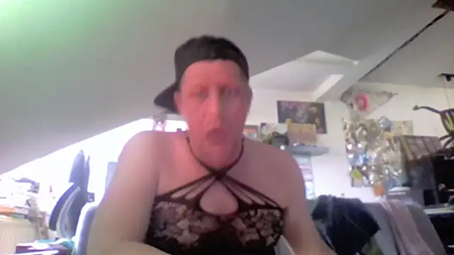 Bigthroaterboy online show from June 17, 2026, 6:13 am