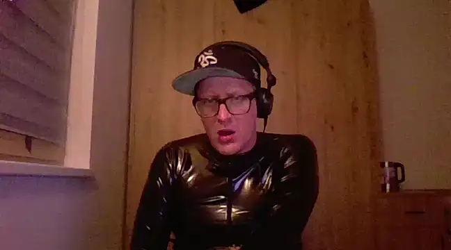 Snapshot of Bigthroaterboy chatting on February 15, 2025, 9:49 pm Bigthroaterboy online show from February 15, 2025, 9:49 pm