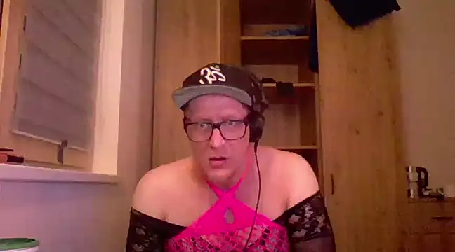 Snapshot of Bigthroaterboy chatting on March 1, 2025, 5:09 am Bigthroaterboy online show from March 1, 2025, 5:09 am