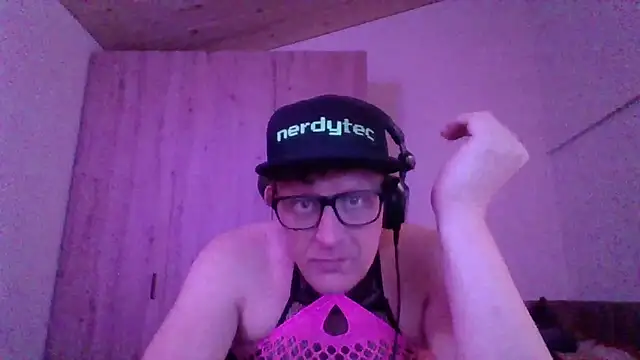 Snapshot of Bigthroaterboy chatting on October 8, 2025, 7:58 pm Bigthroaterboy online show from October 8, 2025, 7:58 pm