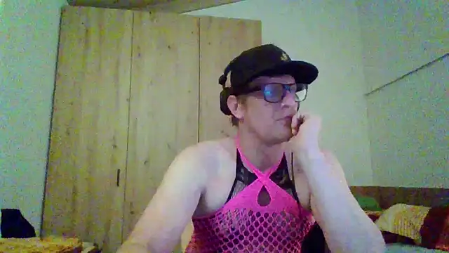 Snapshot of Bigthroaterboy chatting on September 14, 2025, 9:59 pm Bigthroaterboy online show from September 14, 2025, 9:59 pm