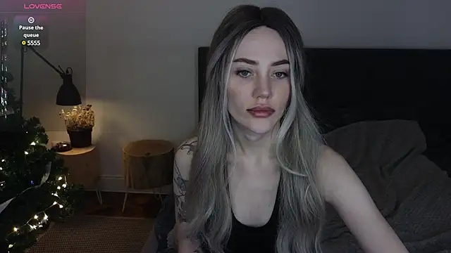 Sara Tranquil online show from December 8, 2024, 6:50 pm