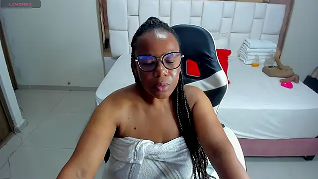 ShantalDior online show from May 14, 2026, 3:58 am