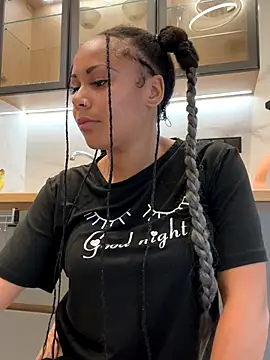 Snapshot of HaileyDiana chatting on November 12, 2025, 8:01 pm HaileyDiana online show from November 12, 2025, 8:01 pm