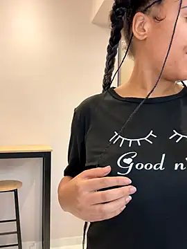 Snapshot of HaileyDiana chatting on November 22, 2025, 1:21 pm HaileyDiana online show from November 22, 2025, 1:21 pm