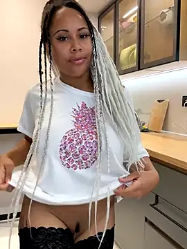 Snapshot of HaileyDiana chatting on October 18, 2025, 9:11 am HaileyDiana online show from October 18, 2025, 9:11 am