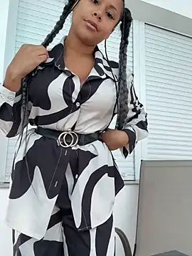 Snapshot of HaileyDiana chatting on November 16, 2025, 10:20 am HaileyDiana online show from November 16, 2025, 10:20 am