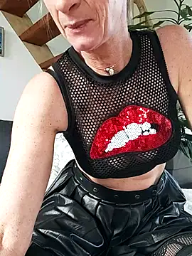 Snapshot of tatianasexymilf chatting on October 7, 2025, 1:34 pm tatianasexymilf online show from October 7, 2025, 1:34 pm