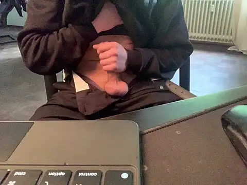 KendrickJiz online show from May 14, 2026, 3:09 pm