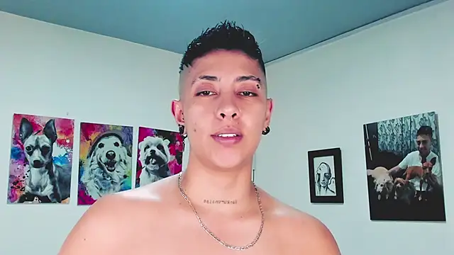 Snapshot of Aleja1214 chatting on February 13, 2025, 4:54 am Aleja1214 online show from February 13, 2025, 4:54 am