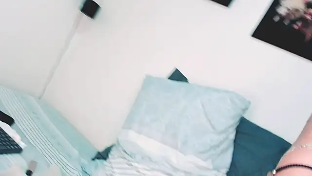 Snapshot of Aleja1214 chatting on February 23, 2025, 9:26 pm Aleja1214 online show from February 23, 2025, 9:26 pm