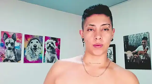 Snapshot of Aleja1214 chatting on February 17, 2025, 10:38 pm Aleja1214 online show from February 17, 2025, 10:38 pm