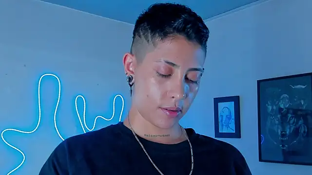 Snapshot of Aleja1214 chatting on September 22, 2025, 1:44 am Aleja1214 online show from September 22, 2025, 1:44 am