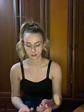 Snapshot of Ameli_Li chatting on December 3, 2024, 11:18 pm Ameli Li online show from December 3, 2024, 11:18 pm