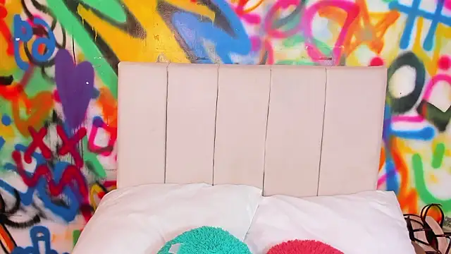 Liana Bernocchi online show from March 6, 2026, 8:59 pm