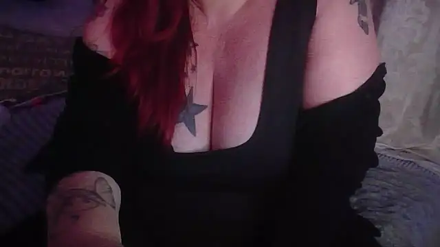 LynnLa online show from November 11, 2025, 7:41 pm