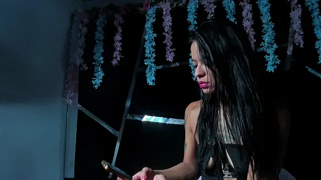 MaddyHudson online show from December 13, 2025, 8:04 pm