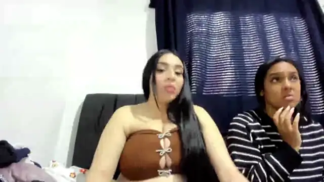 Snapshot of EmmaHole_ chatting on May 16, 2026, 9:14 pm EmmaHole online show from May 16, 2026, 9:14 pm