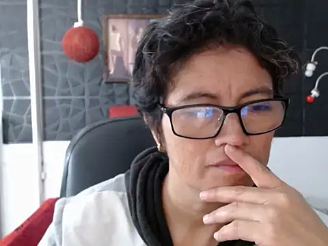 Snapshot of ShaneLeux chatting on September 26, 2025, 1:45 am ShaneLeux online show from September 26, 2025, 1:45 am
