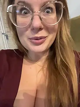 Snapshot of Vanilladreams chatting on December 14, 2025, 11:54 pm Vanilladreams online show from December 14, 2025, 11:54 pm