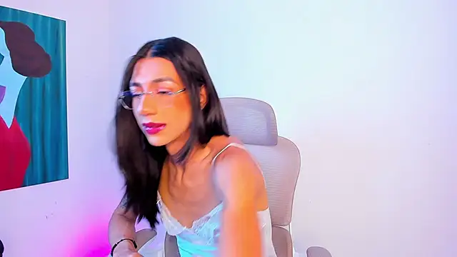 sofiaa grey  online show from June 3, 2026, 3:17 pm
