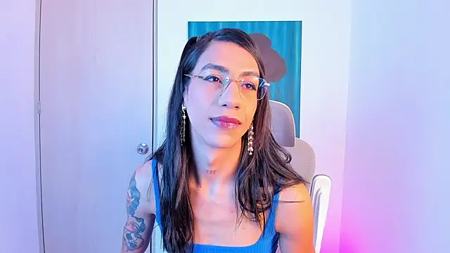 sofiaa grey  online show from April 23, 2026, 4:30 pm