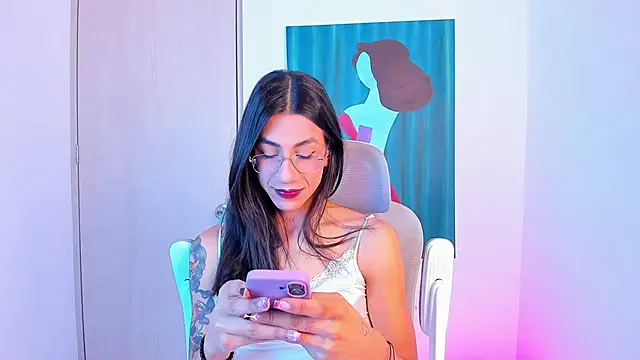 sofiaa grey  online show from April 22, 2026, 2:57 pm