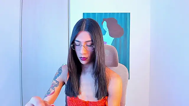 sofiaa grey  online show from May 5, 2026, 2:42 pm