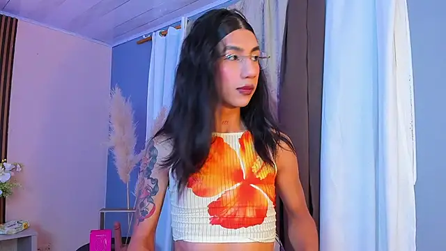 sofiaa grey  online show from October 13, 2025, 12:51 pm