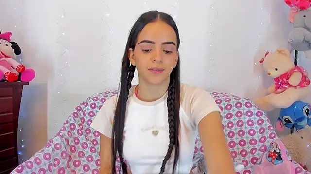 emilyclay 1 online show from November 28, 2025, 7:58 pm