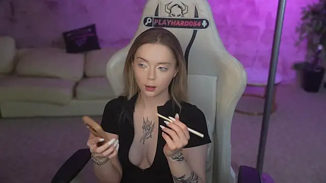 Snapshot of Cassy-Celestial_ chatting on May 21, 2026, 8:01 am Cassy-Celestial online show from May 21, 2026, 8:01 am