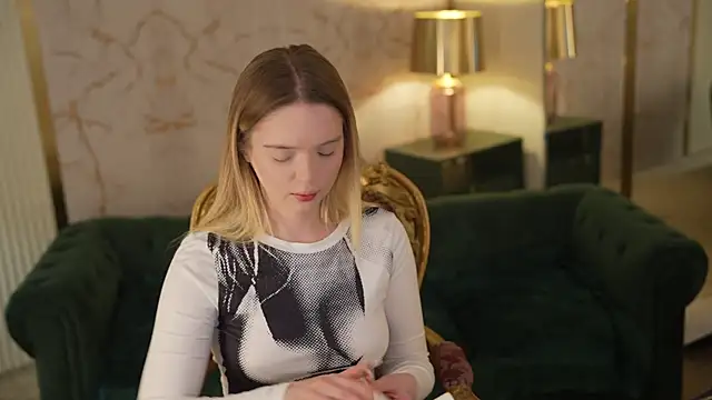 Snapshot of Cassy-Celestial_ chatting on October 21, 2025, 4:34 am Cassy-Celestial online show from October 21, 2025, 4:34 am