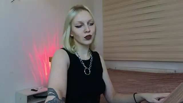 Snapshot of Martha_Hoffman chatting on February 2, 2025, 8:08 pm Martha Hoffman online show from February 2, 2025, 8:08 pm